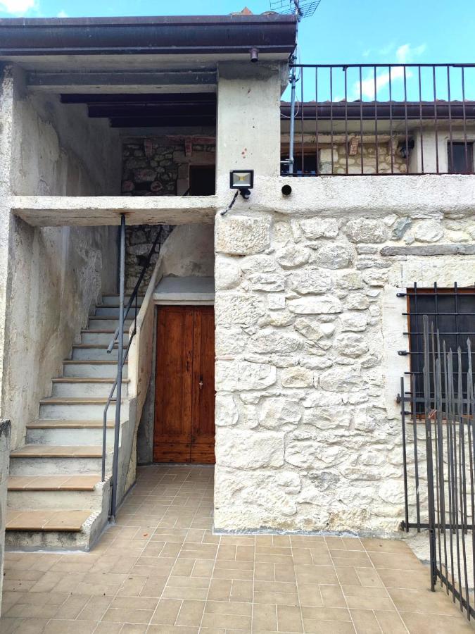 Ai Limiti • 67 • Stonehouse Guest House Palombaro Exterior foto